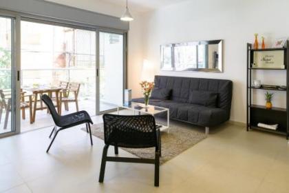 Quiet Hideaway & Terrace near Beach by FeelHome - image 9