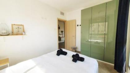 Design 1 Bdr Apartment Florentine #TL18 - image 14