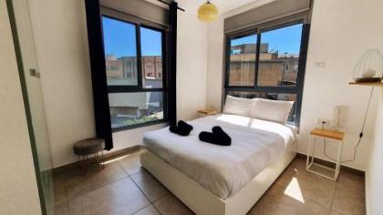 Design 1 Bdr Apartment Florentine #TL18 - image 3