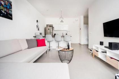 City Living Apartment w/ Parking & Balcony by Sea N' Rent - image 10