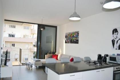 City Living Apartment w/ Parking & Balcony by Sea N' Rent - image 14