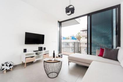 City Living Apartment w/ Parking & Balcony by Sea N' Rent - image 2