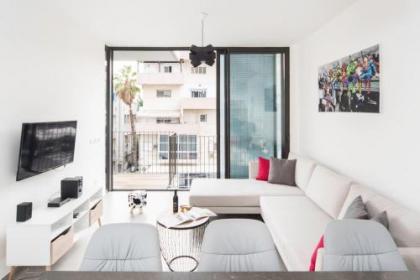 City Living Apartment w/ Parking & Balcony by Sea N' Rent - image 3