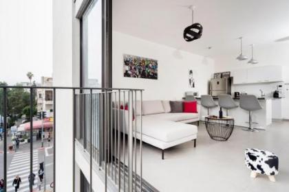 City Living Apartment w/ Parking & Balcony by Sea N' Rent - image 8