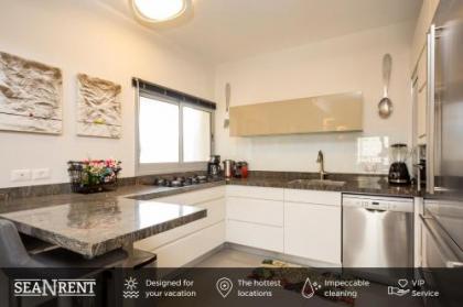 Beautiful Apts w/ Large Balcony & Parking by Sea N' Rent - image 16