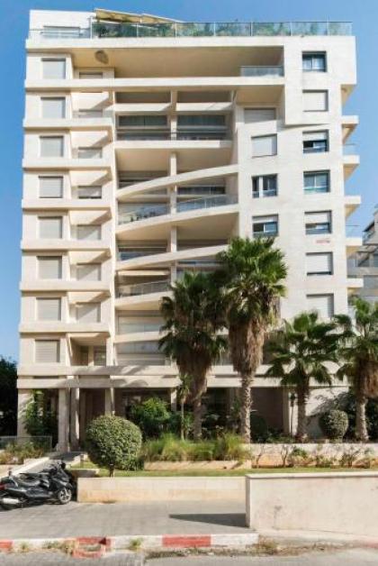 Beautiful Apts w/ Large Balcony & Parking by Sea N' Rent - image 18