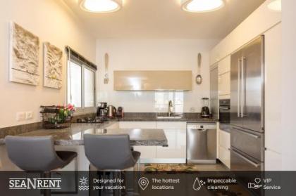 Beautiful Apts w/ Large Balcony & Parking by Sea N' Rent - image 19