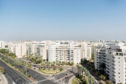 Beautiful Apts w/ Large Balcony & Parking by Sea N' Rent - image 2