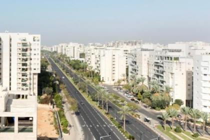 Beautiful Apts w/ Large Balcony & Parking by Sea N' Rent - image 20