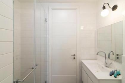 Bauhaus Boutique by TLV2rent - image 10