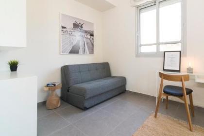 Bauhaus Boutique by TLV2rent - image 12