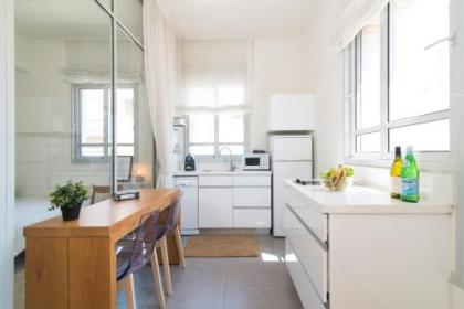 Bauhaus Boutique by TLV2rent - image 15