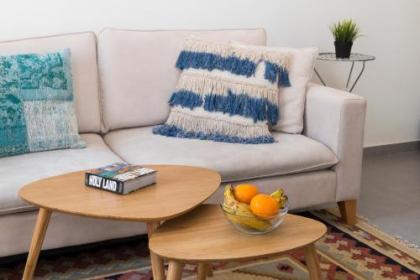 Bauhaus Boutique by TLV2rent - image 2