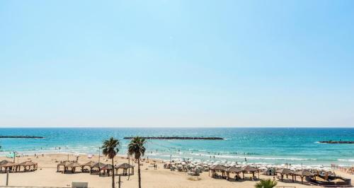 Luxury Apts 5-min Walk to Gordon Beach by Sea N' Rent - main image
