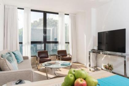 Luxury Apts 5-min Walk to Gordon Beach by Sea N' Rent - image 10