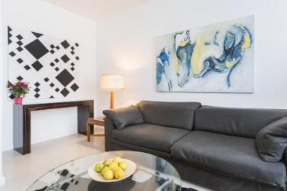 Luxury Apts 5-min Walk to Gordon Beach by Sea N' Rent - image 3