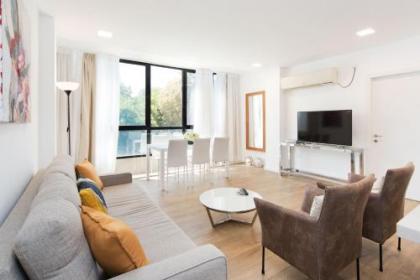 Luxury Apts 5-min Walk to Gordon Beach by Sea N' Rent - image 6