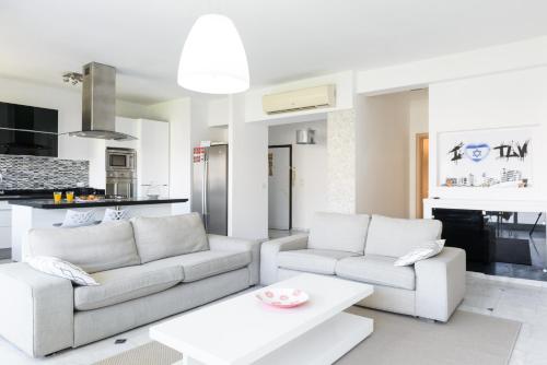 Frishman 3 Bedrooms Apartment - main image