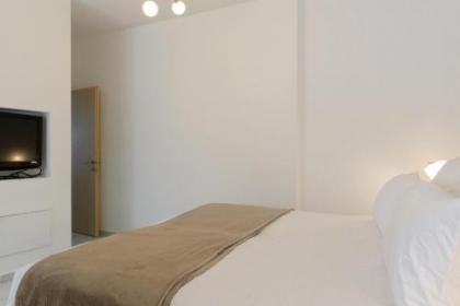Frishman 3 Bedrooms Apartment - image 11