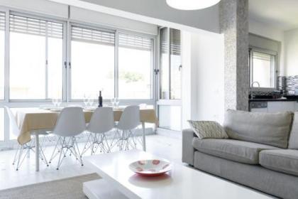 Frishman 3 Bedrooms Apartment - image 12