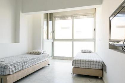 Frishman 3 Bedrooms Apartment - image 13