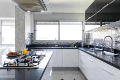 Frishman 3 Bedrooms Apartment - image 14