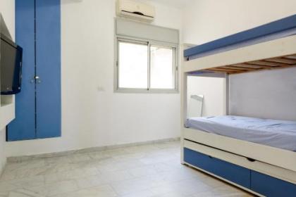Frishman 3 Bedrooms Apartment - image 19
