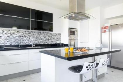 Frishman 3 Bedrooms Apartment - image 2
