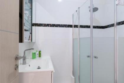 Frishman 3 Bedrooms Apartment - image 9