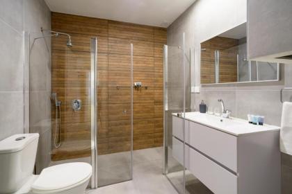 LuKa 15 - By Beach Apartments TLV - image 5