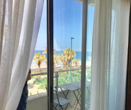 Sea View Apartment Prime Location On The Beach - image 10