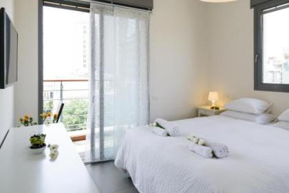 Beach & City Center Apt by FeelHome - image 13
