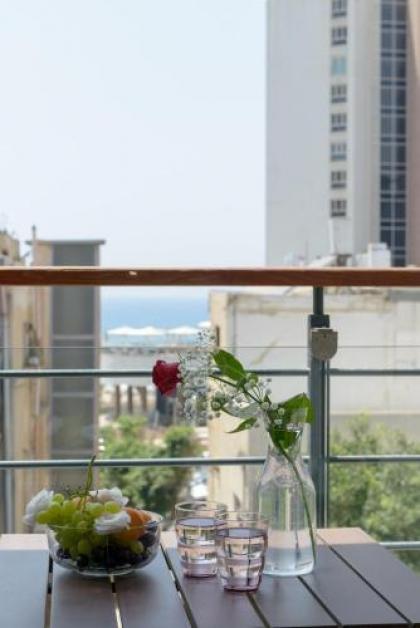 Beach & City Center Apt by FeelHome - image 2