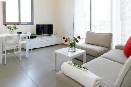 Beach & City Center Apt by FeelHome - image 5