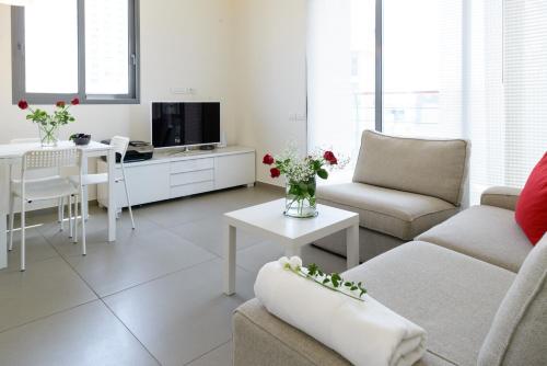 Beach & City Center Apt by FeelHome - image 5