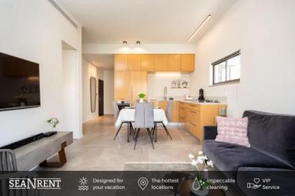 Beautiful City Apt w/Balcony by Sea N' Rent - image 1