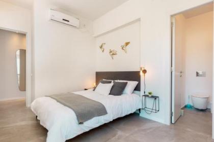 Beautiful City Apt w/Balcony by Sea N' Rent - image 10