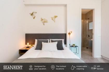 Beautiful City Apt w/Balcony by Sea N' Rent - image 11
