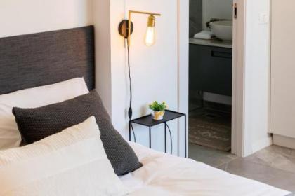 Beautiful City Apt w/Balcony by Sea N' Rent - image 13