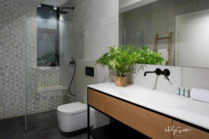Loftstyle Beach in Gordon ByHolyguest - image 8