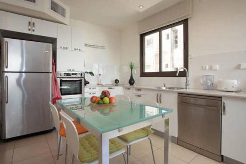 Cosy 1BR near Beach by FeelHome - image 4