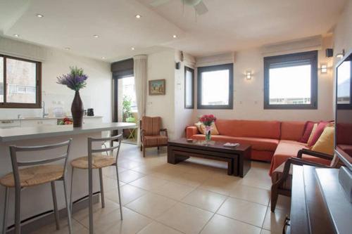 Cosy 1BR near Beach by FeelHome - image 5
