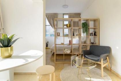 Bright and spacious loft by the sea with Bomb Shelter - image 1