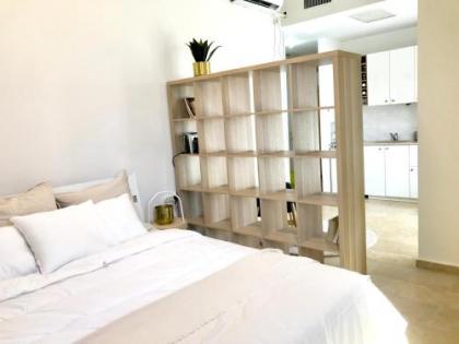 Bright and spacious loft by the sea with Bomb Shelter - image 16