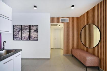 Spacious 3BR on Frishman Beach by HolyGuest - image 8
