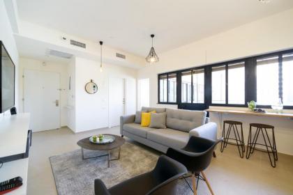 16 HaRakevet Street - By Beach Apartments TLV - image 1