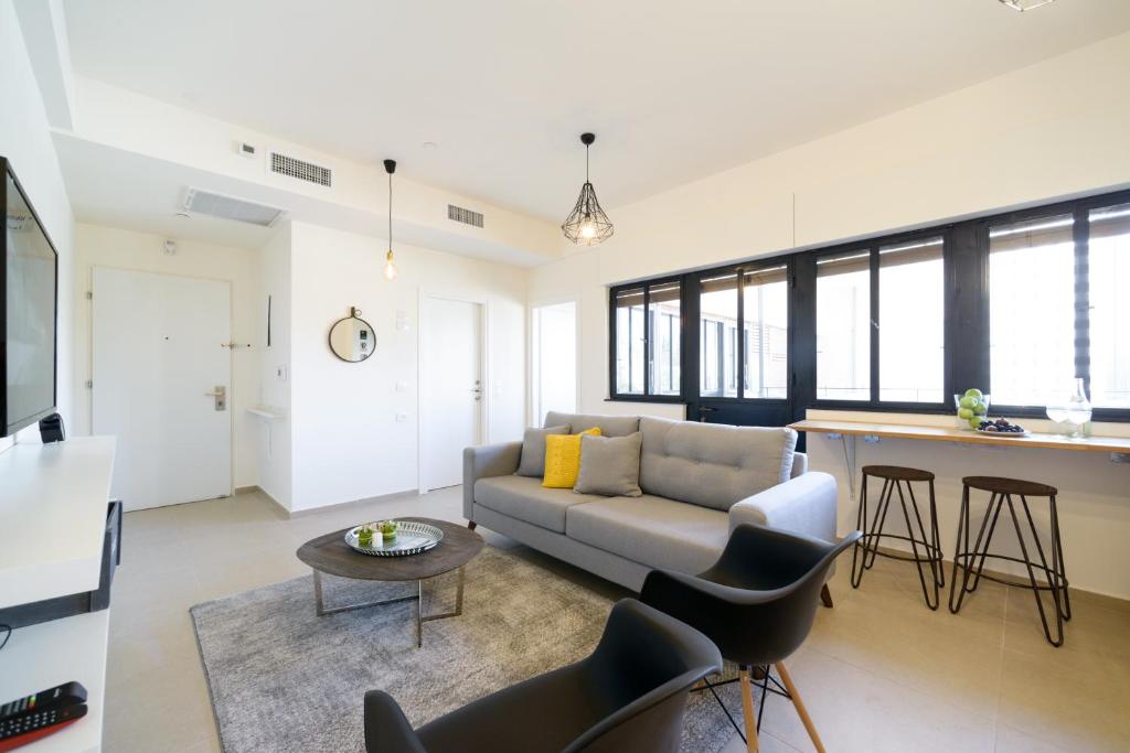 16 HaRakevet Street - By Beach Apartments TLV - main image