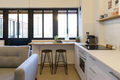 16 HaRakevet Street - By Beach Apartments TLV - image 14
