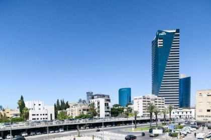 16 HaRakevet Street - By Beach Apartments TLV - image 4