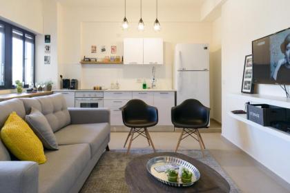 16 HaRakevet Street - By Beach Apartments TLV - image 5